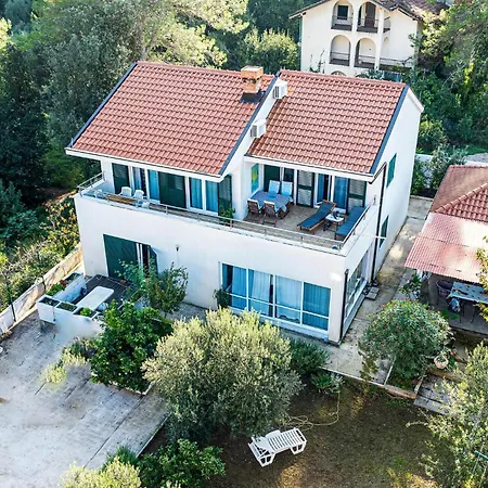 Lägenhet Stunning In With Wifi Broce